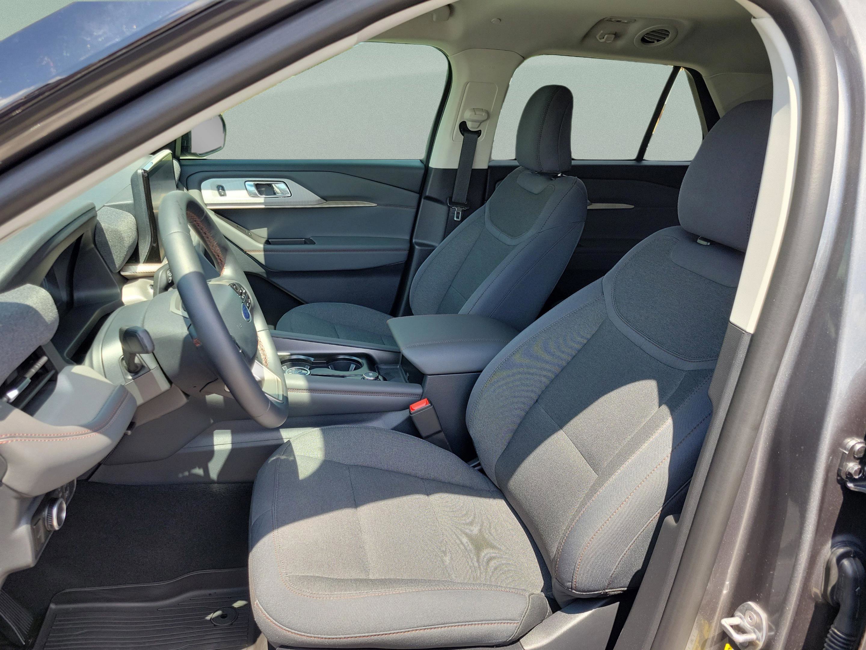 Certified 2025 Ford Explorer Active AWD/4WD image 18