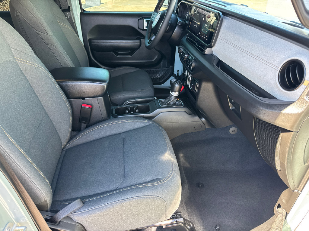 Certified 2024 Jeep Wrangler Unlimited w/ Convenience Group AWD/4WD image 16