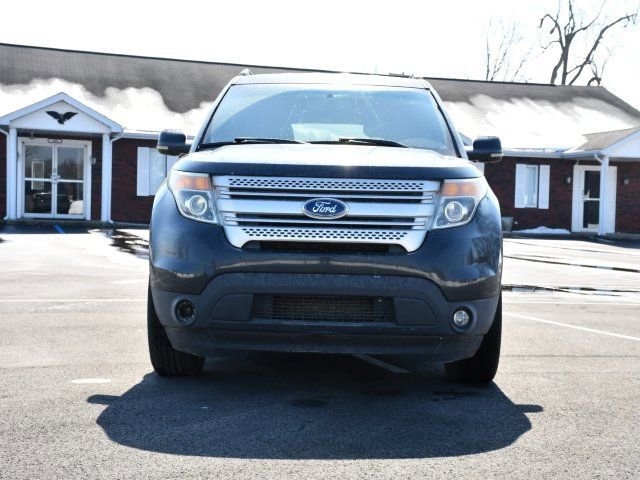 Used 2013 Ford Explorer XLT image 2