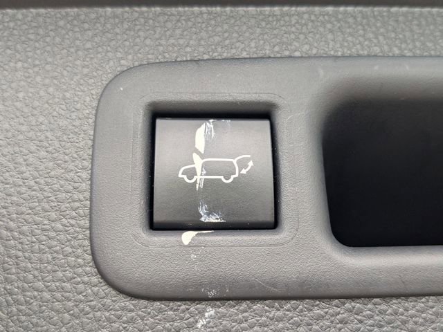 Used 2023 Toyota Highlander LE AWD/4WD image 13