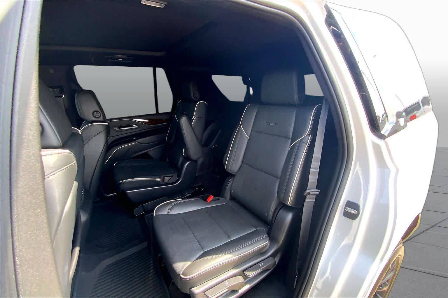 Used 2023 Cadillac Escalade Premium Luxury w/ LPO, Radiant Package AWD/4WD image 21