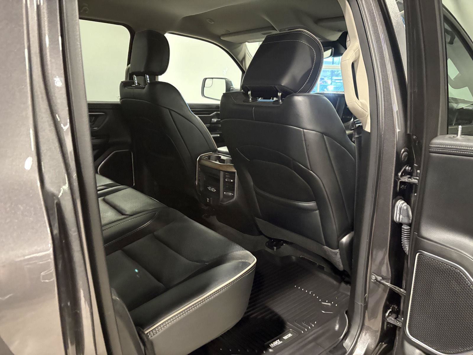 Used 2022 RAM 1500 Laramie AWD/4WD image 38