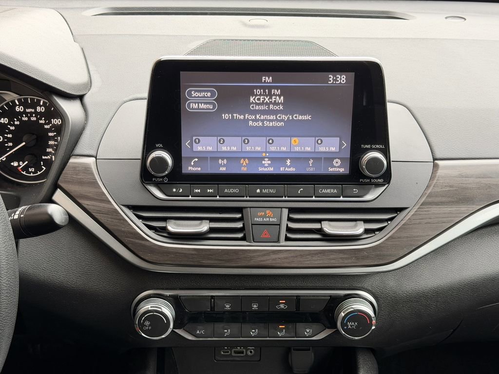 Used 2024 Nissan Altima 2.5 SV image 30