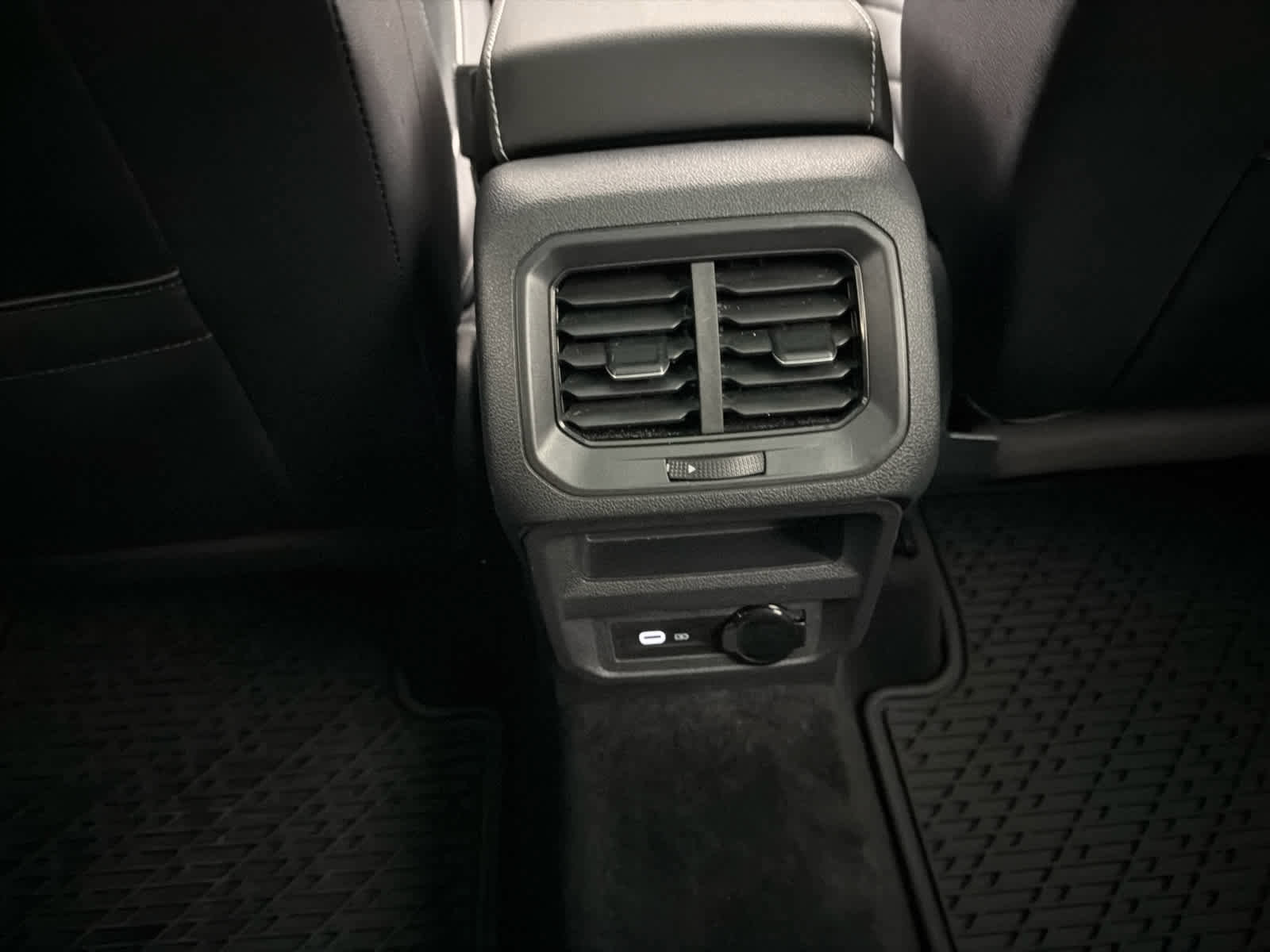 Used 2024 Volkswagen Tiguan SEL R-Line image 21