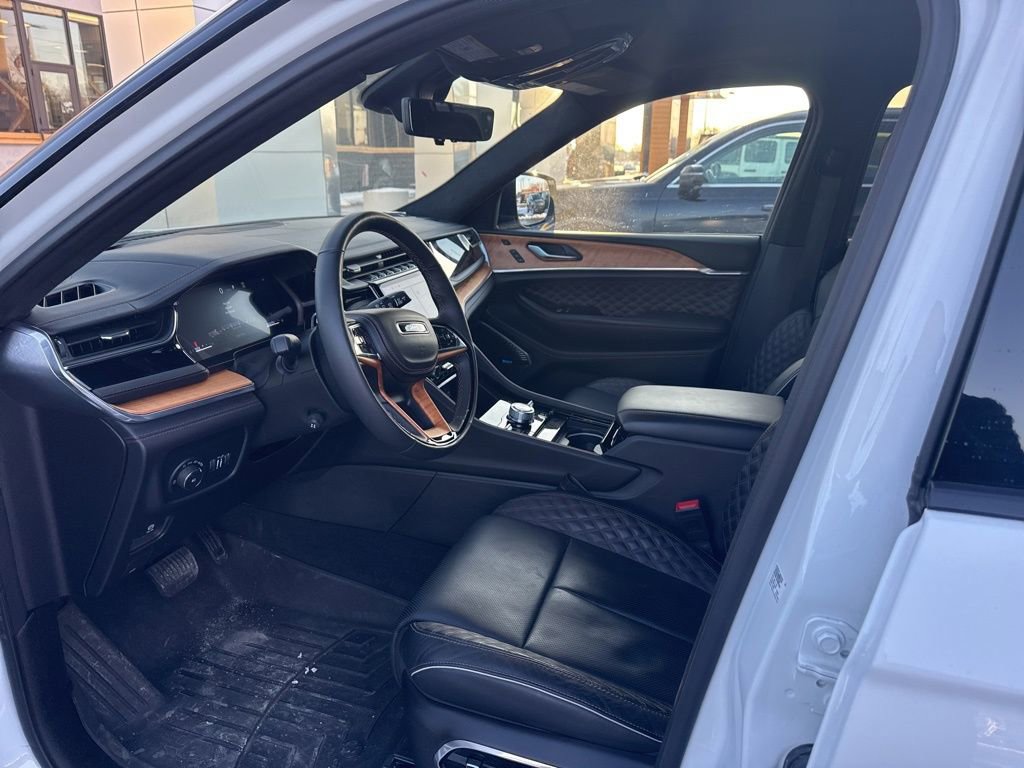 Used 2024 Jeep Grand Cherokee L Summit image 15