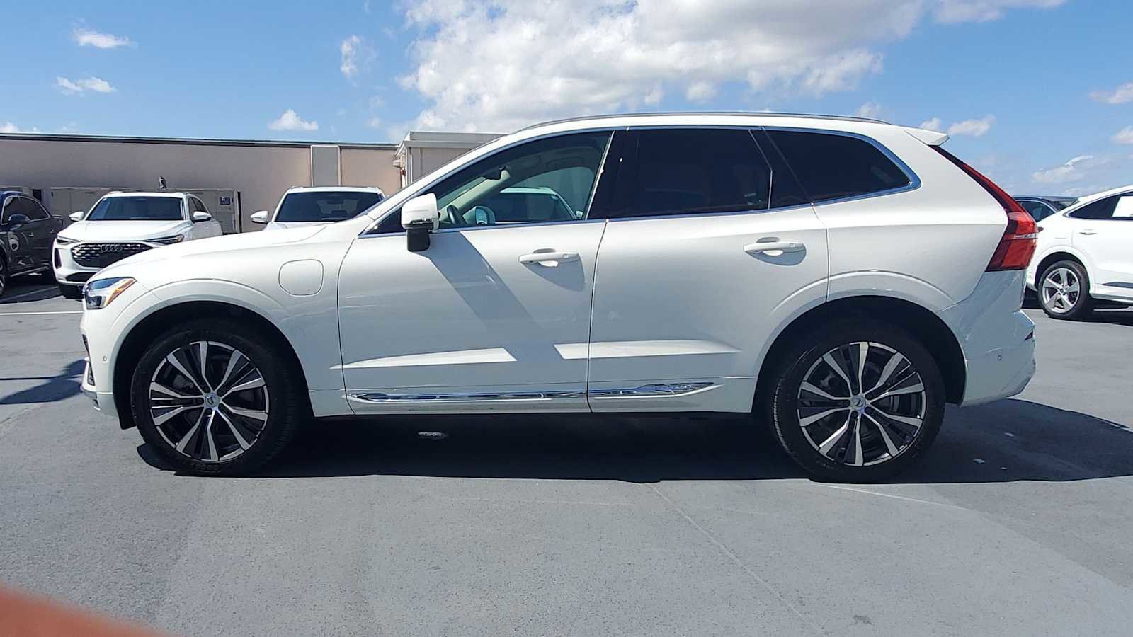 Used 2022 Volvo XC60 T8 Inscription Expression w/ Advanced Package image 3