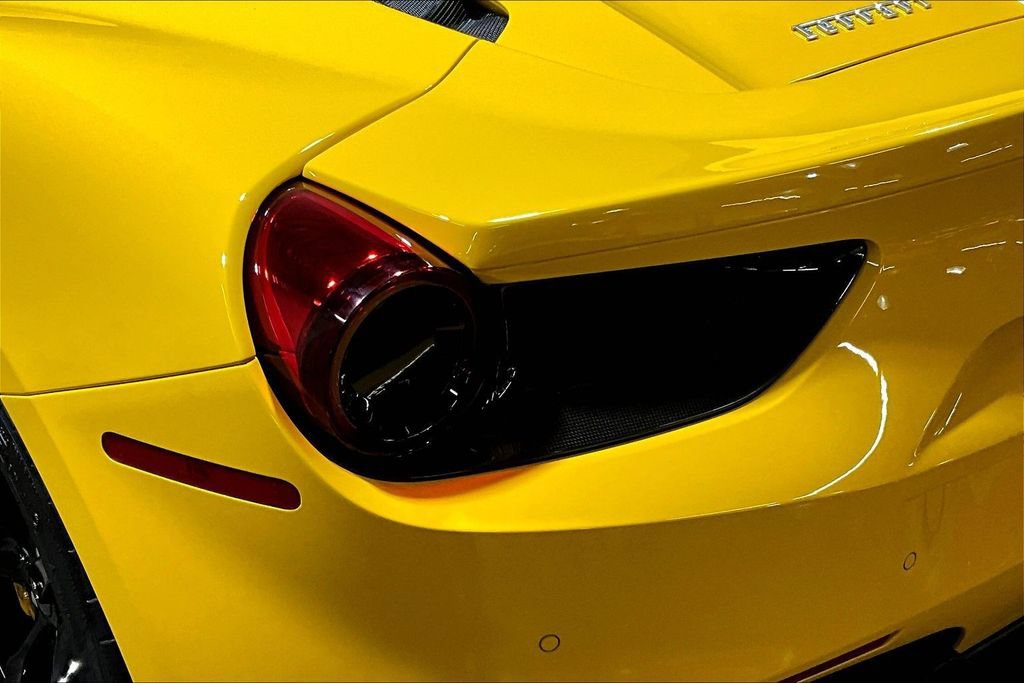 Used 2018 Ferrari 488 Spider RWD image 20