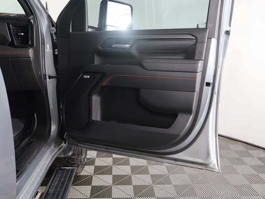 Used 2025 GMC Sierra 2500 AT4 w/ Technology Package AWD/4WD image 28