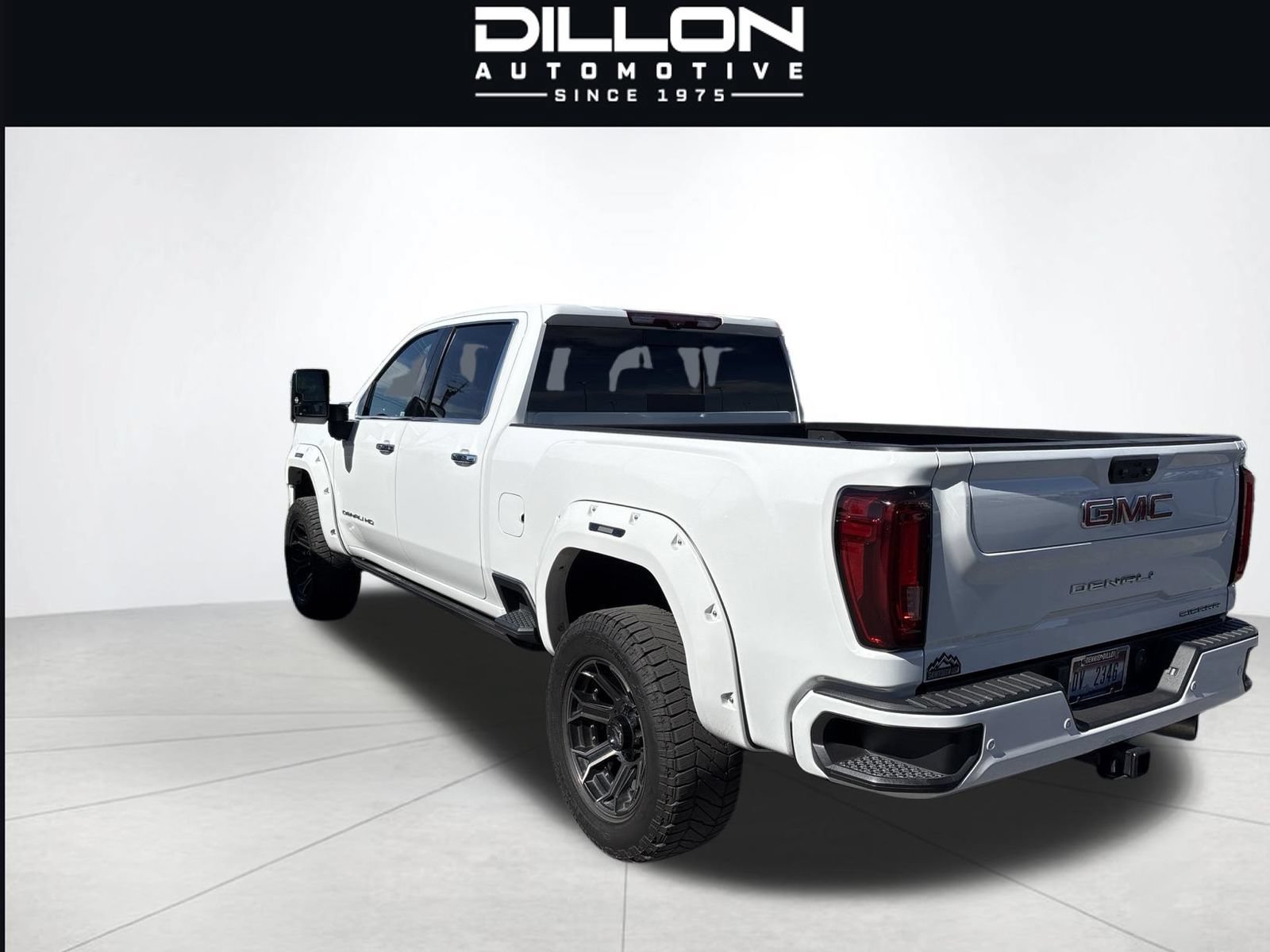 Used 2023 GMC Sierra 3500 Denali w/ Denali Ultimate Package AWD/4WD image 1