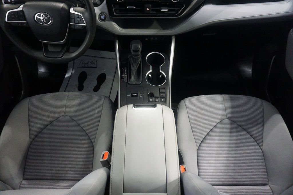 Used 2023 Toyota Highlander L image 29