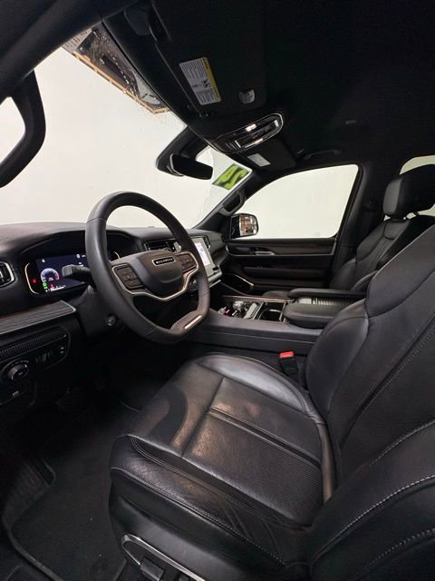 Certified 2024 Jeep Wagoneer L Series II w/ Flexible Seating Group image 14