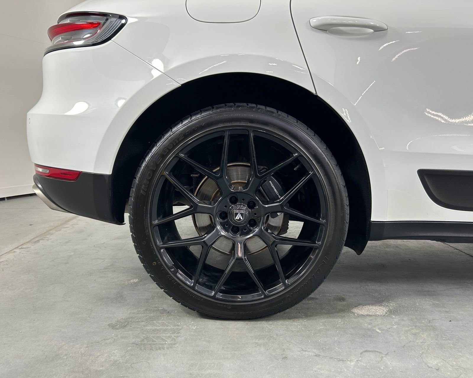 Used 2021 Porsche Macan image 11