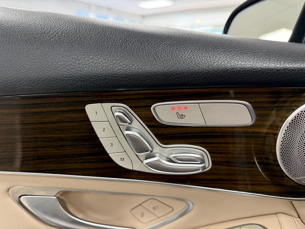 Used 2017 Mercedes-Benz GLC 300 4MATIC image 22