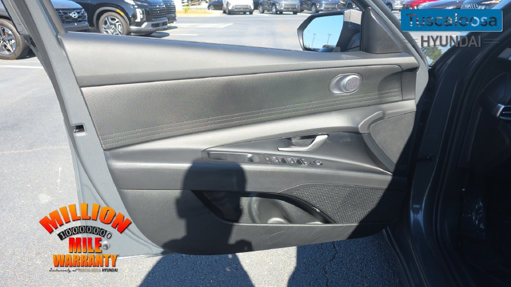 Used 2024 Hyundai Elantra SEL FWD image 12