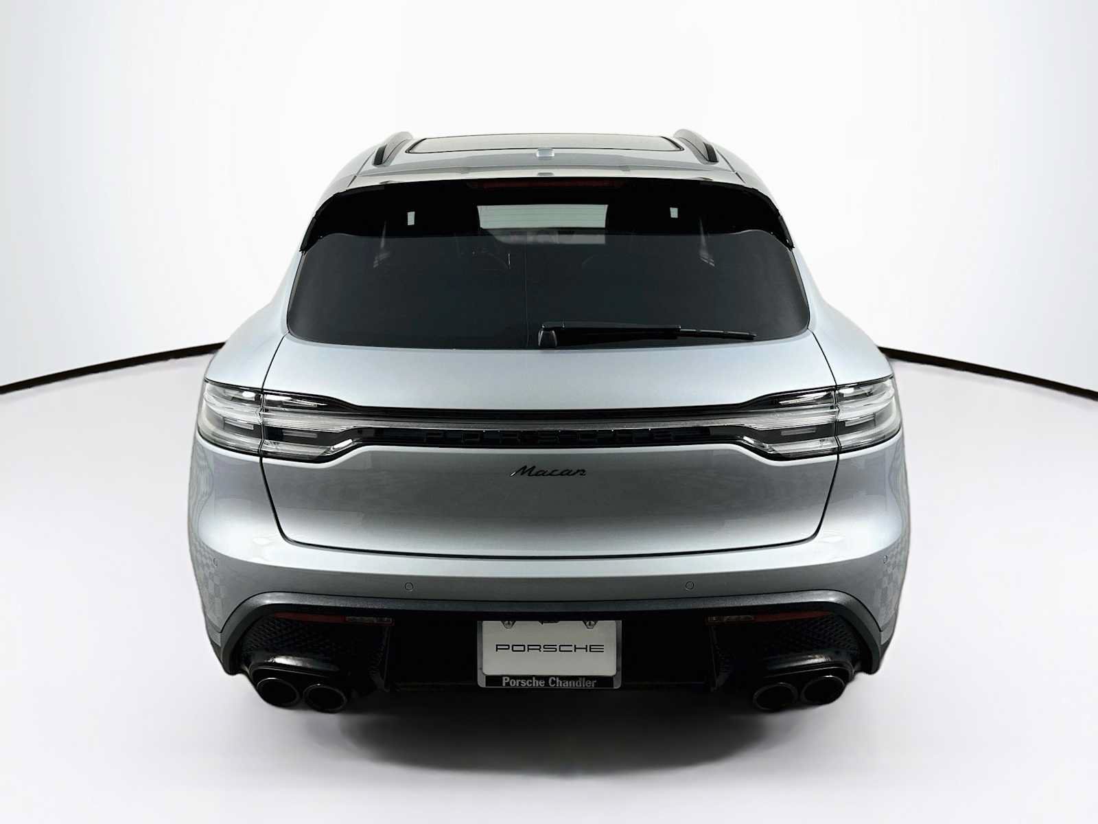 Certified 2023 Porsche Macan AWD/4WD image 10