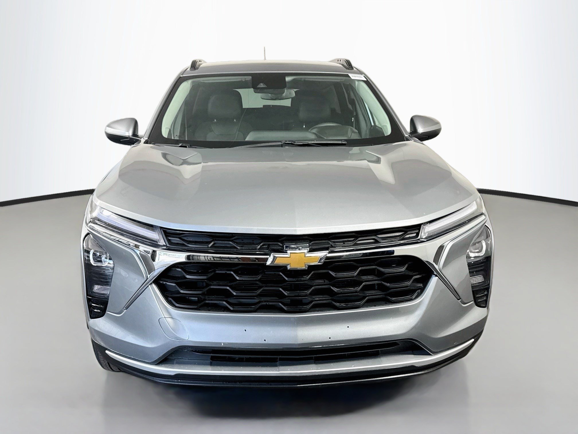 Used 2026 Chevrolet Trax LT FWD image 2