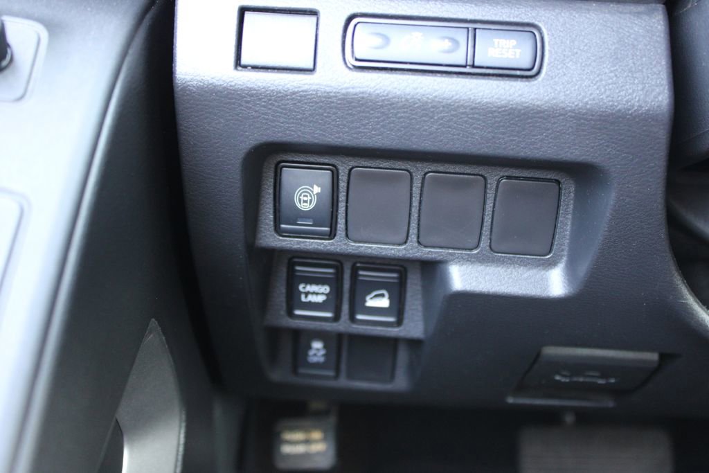 Used 2025 Nissan Frontier SV image 34