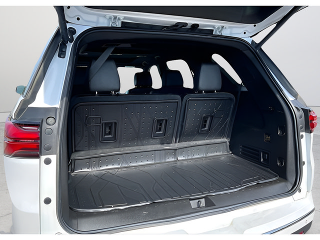 Used 2023 Chevrolet Traverse High Country FWD image 29