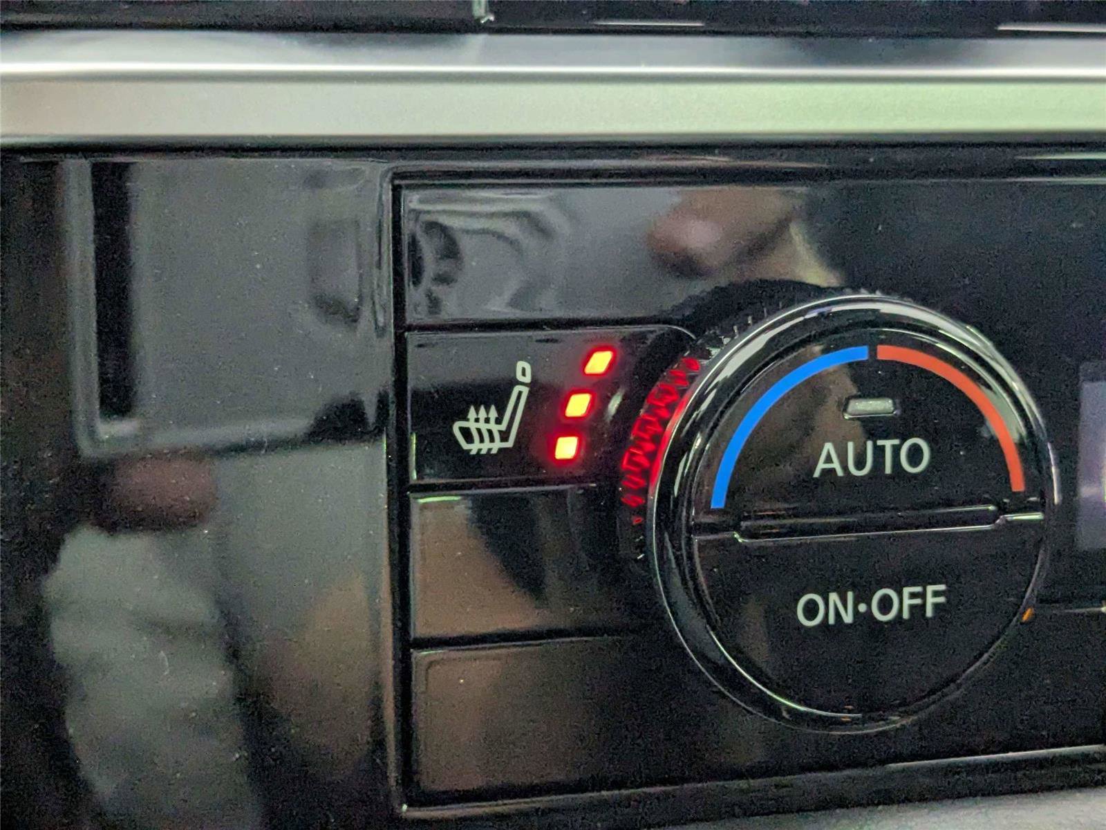 Used 2023 Nissan Pathfinder SL w/ Lighting Package (N92) image 21