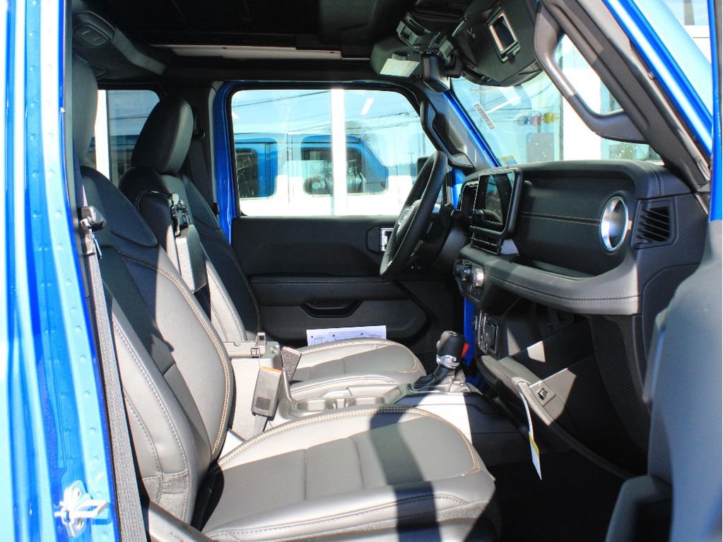 New 2026 Jeep Wrangler Sahara AWD/4WD image 25