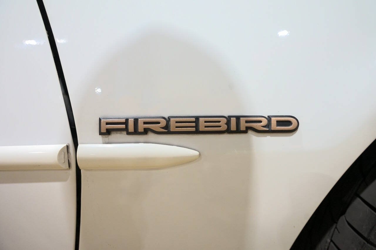 Used 1992 Pontiac Firebird Formula RWD image 28