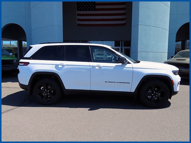 Used 2023 Jeep Grand Cherokee Limited w/ Black Appearance Package