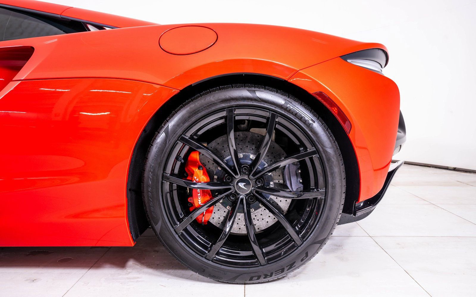 Used 2024 McLaren Artura RWD image 13