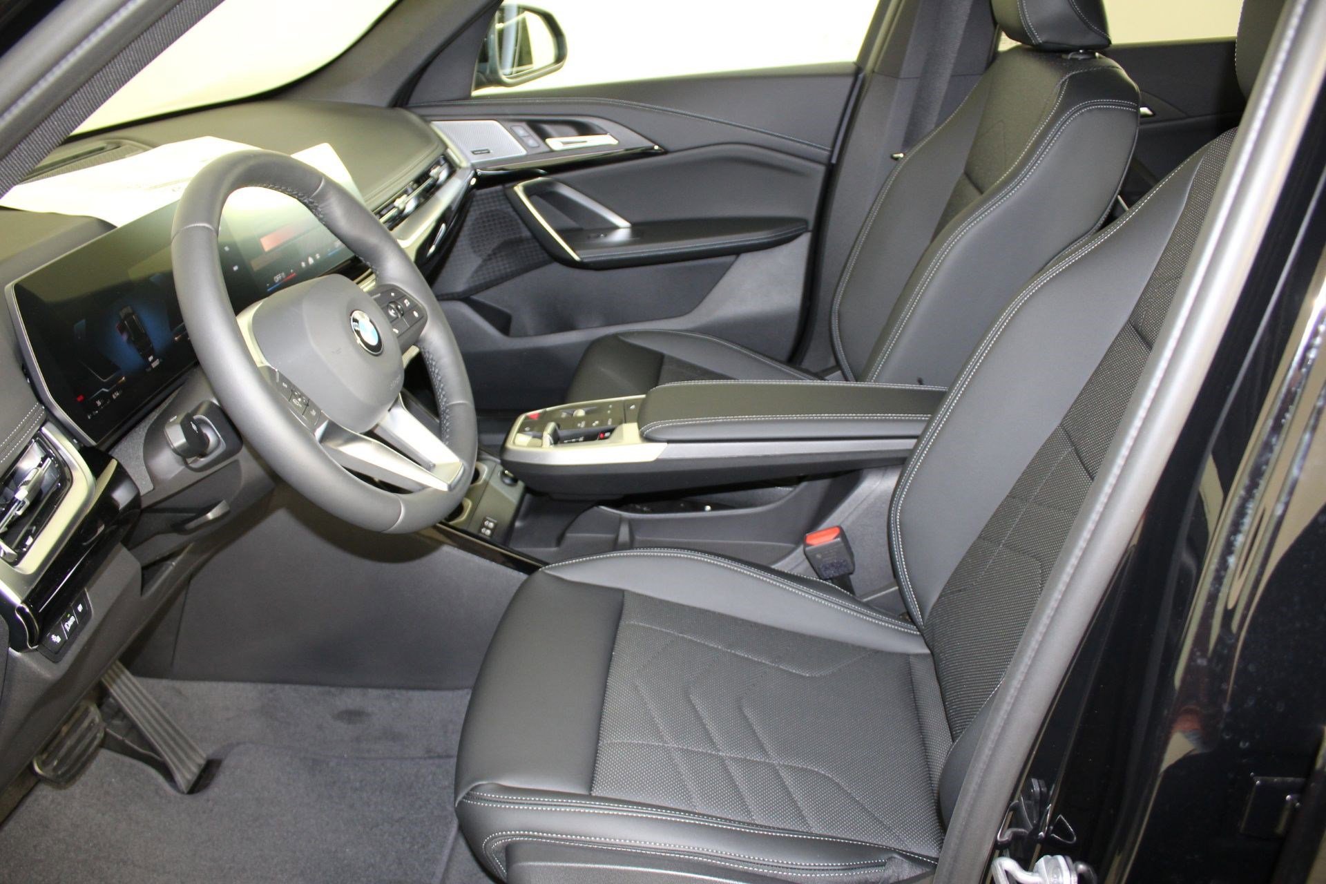 New 2026 BMW X1 xDrive28i w/ Convenience Package image 5