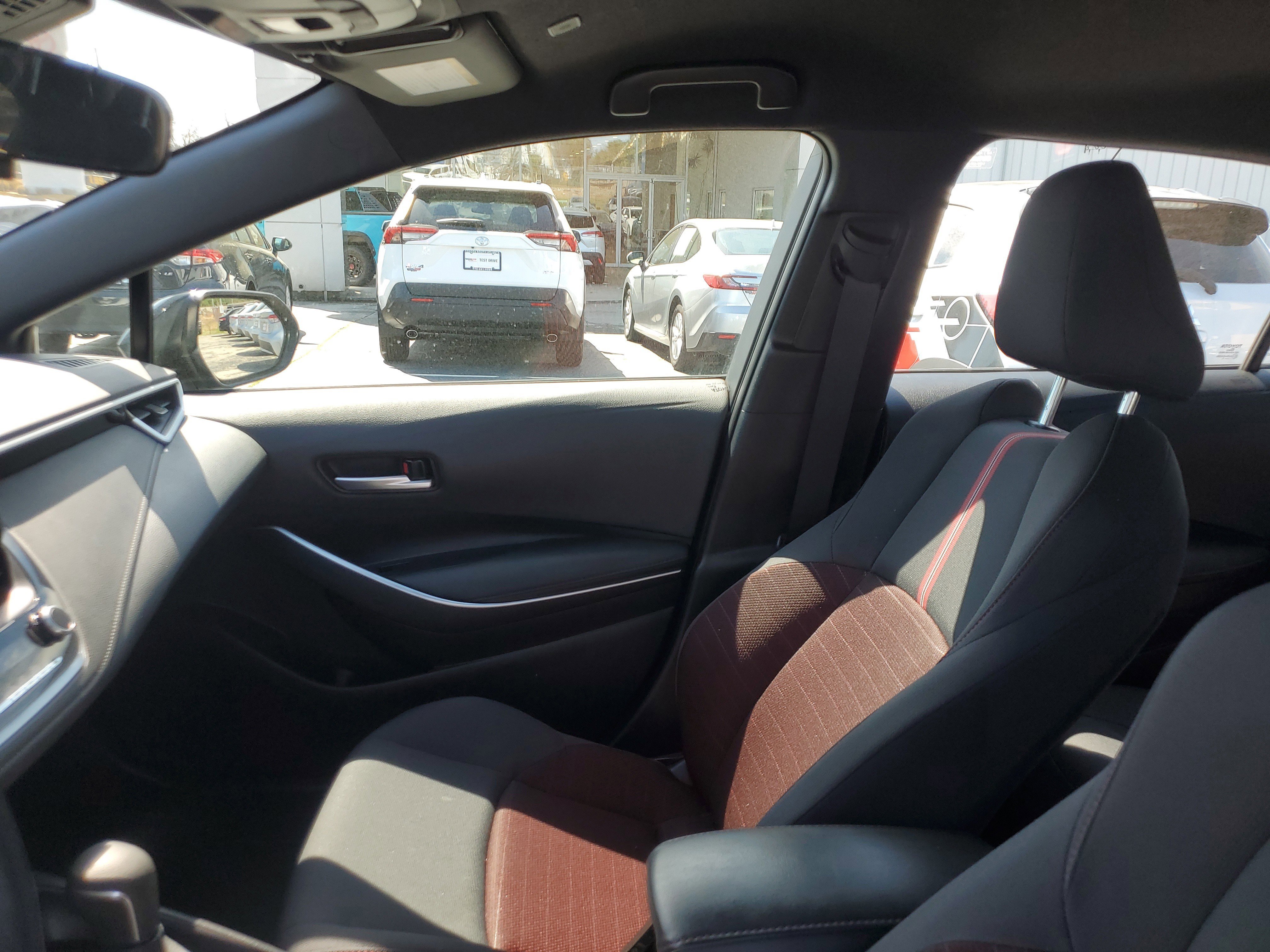 Used 2025 Toyota Corolla SE image 17