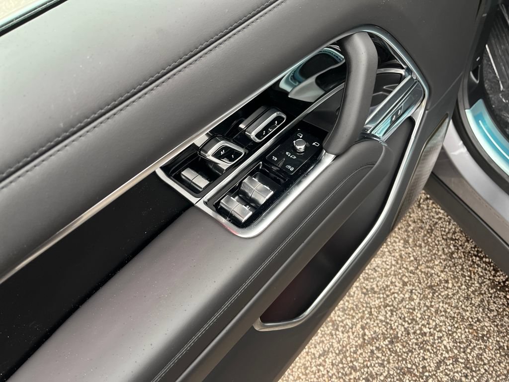 New 2026 Land Rover Range Rover Autobiography AWD/4WD image 11