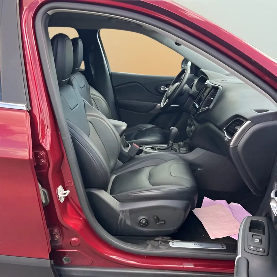 Used 2019 Jeep Cherokee Limited AWD/4WD image 11