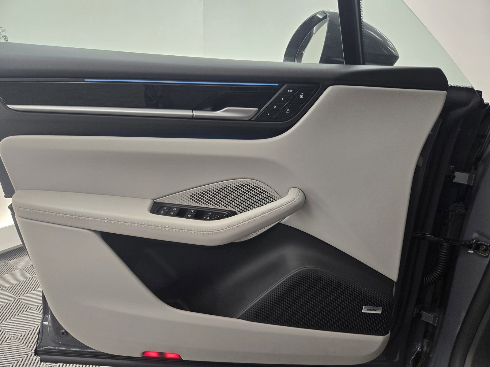 New 2025 Porsche Macan 4S Electric image 29