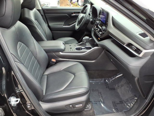 Used 2023 Toyota Highlander XLE FWD image 15