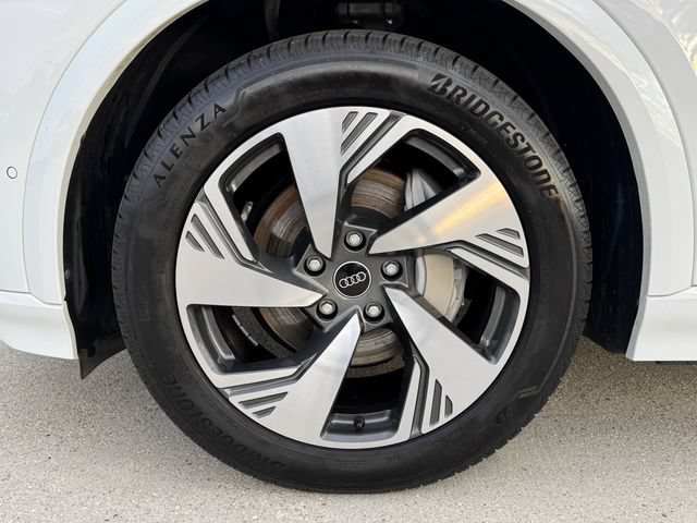 Used 2025 Audi Q6 e-tron Prestige AWD/4WD image 10
