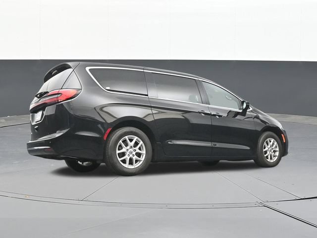 Used 2024 Chrysler Pacifica Touring FWD image 44