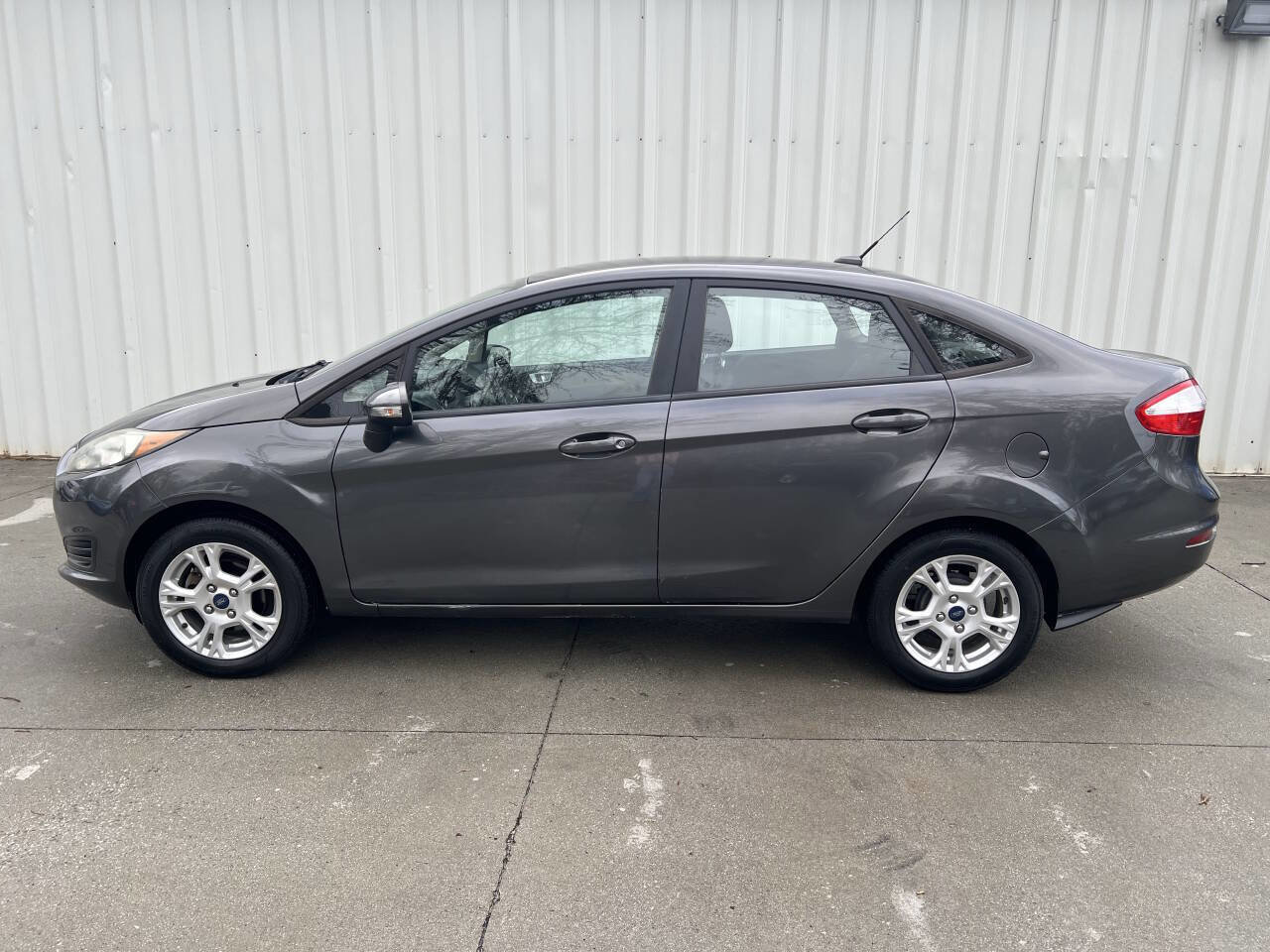 Used 2016 Ford Fiesta SE w/ Cold Weather Package FWD image 6
