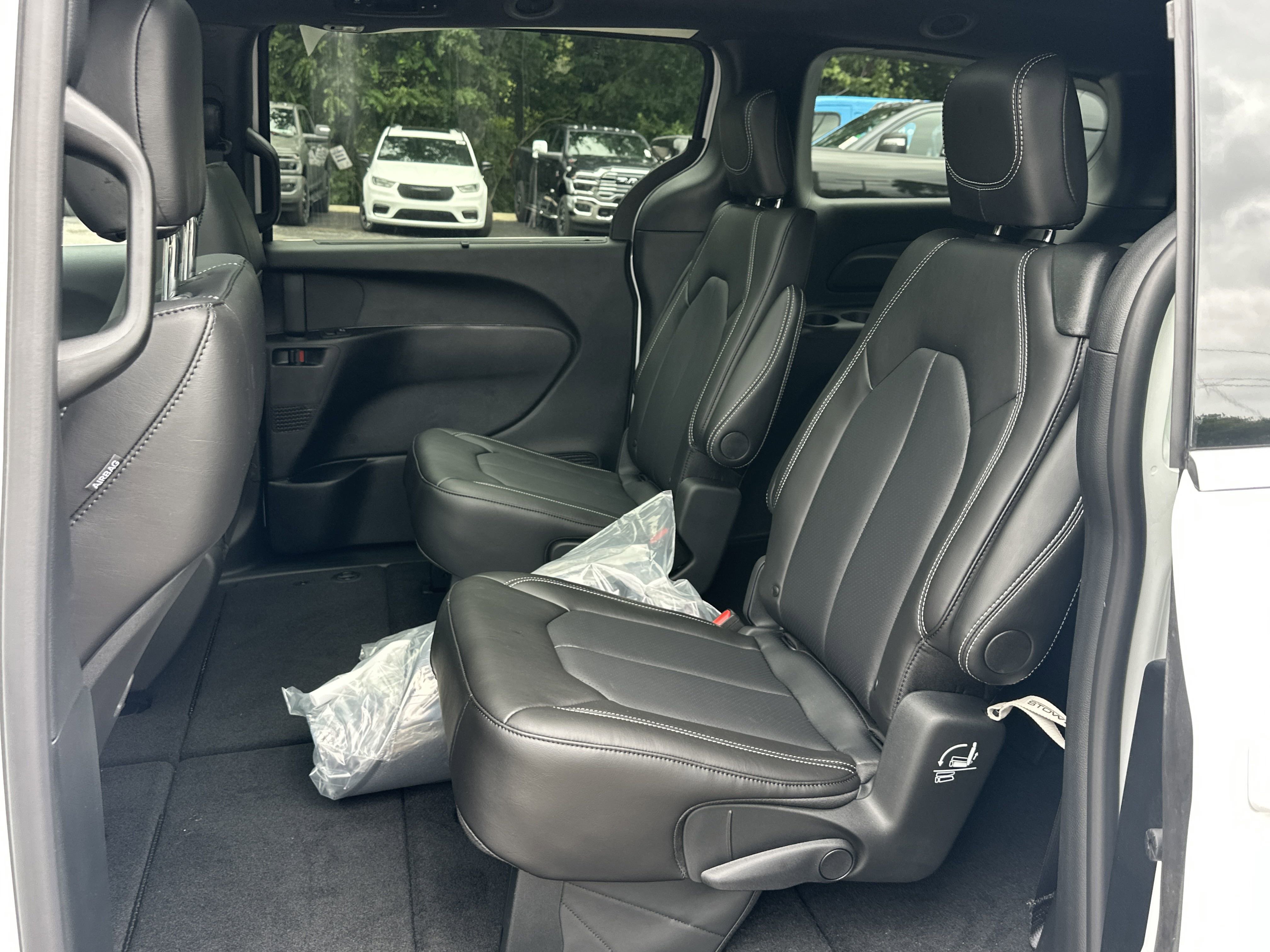 New 2026 Chrysler Pacifica Select image 31