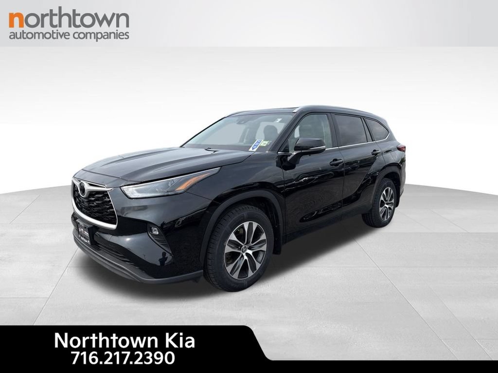 Used 2023 Toyota Highlander XLE AWD/4WD video 1