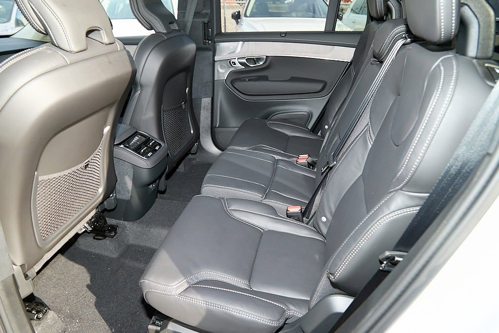 New 2026 Volvo XC90 B6 Ultra w/ Lounge Package image 19