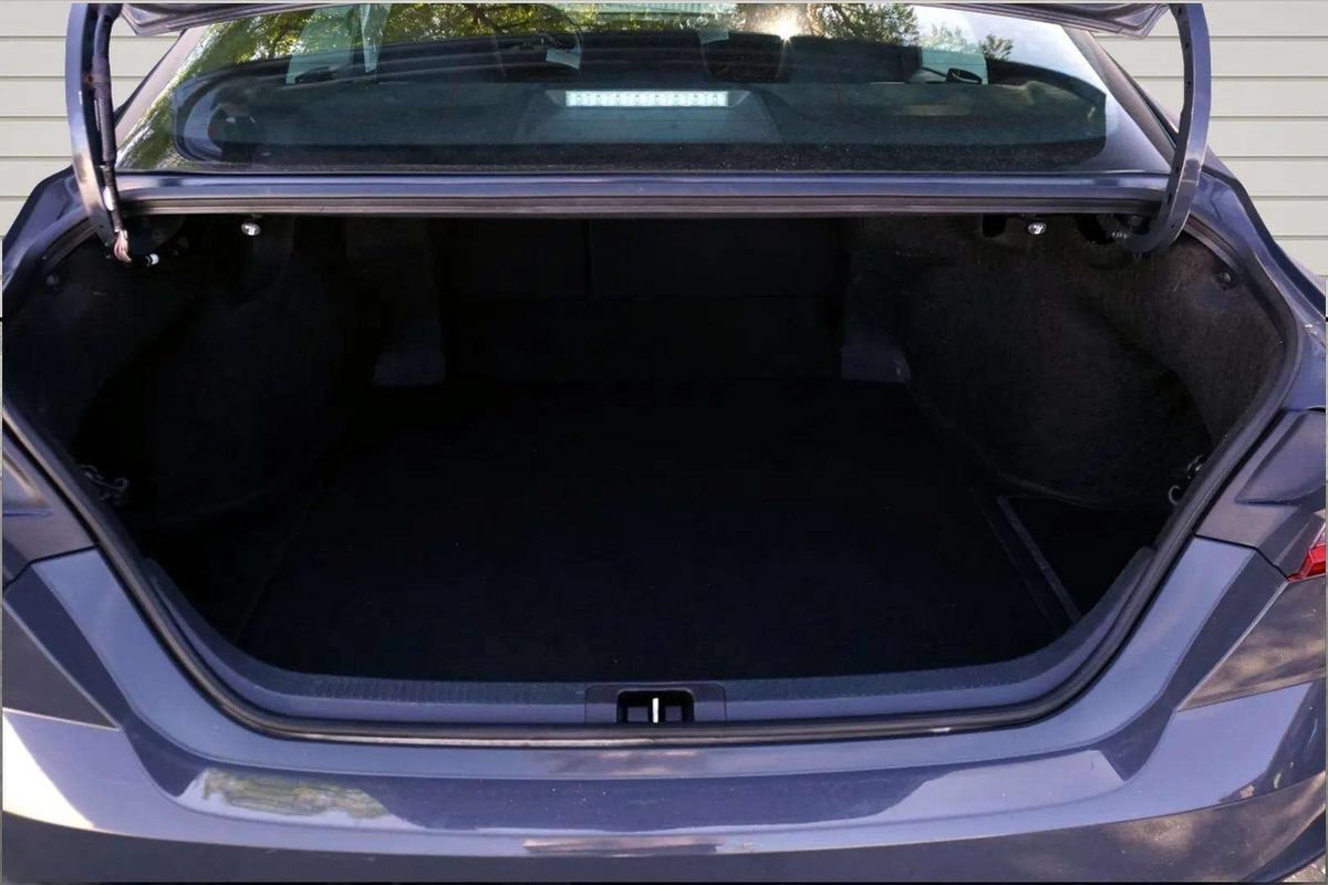 Used 2025 Toyota Camry SE FWD image 10