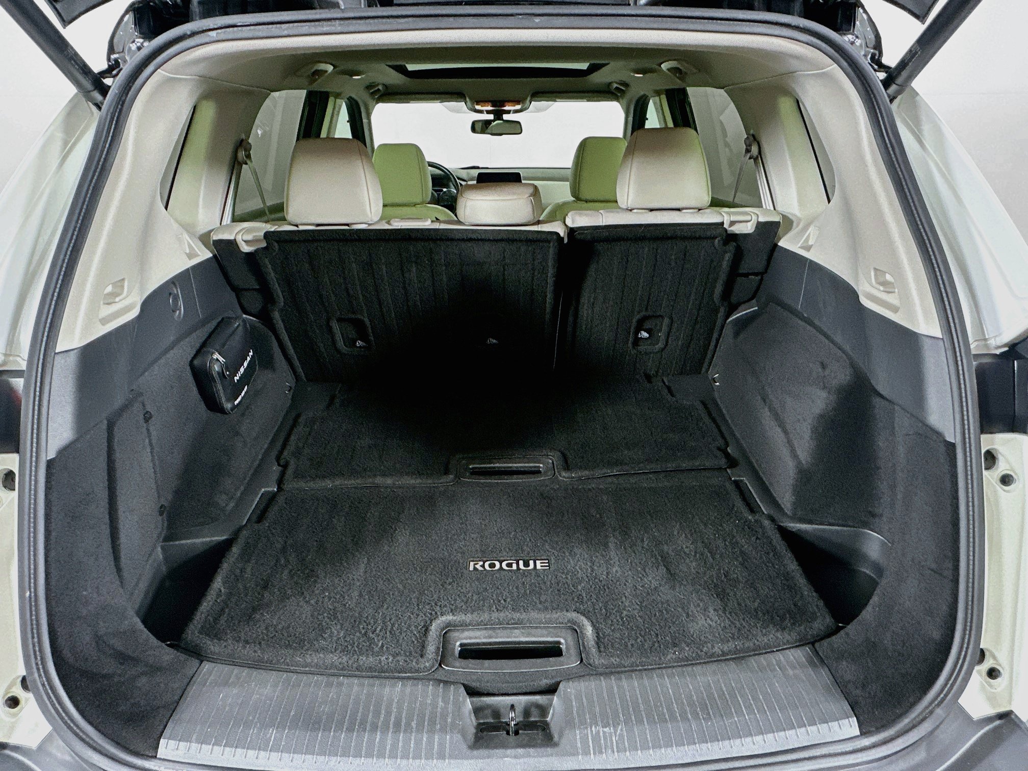 Used 2023 Nissan Rogue SL AWD/4WD image 28