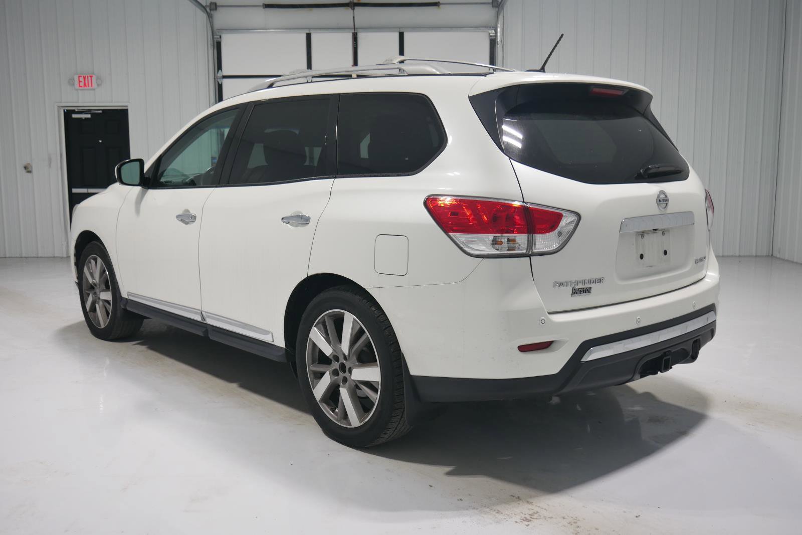 Used 2015 Nissan Pathfinder Platinum w/ Cargo Package image 7