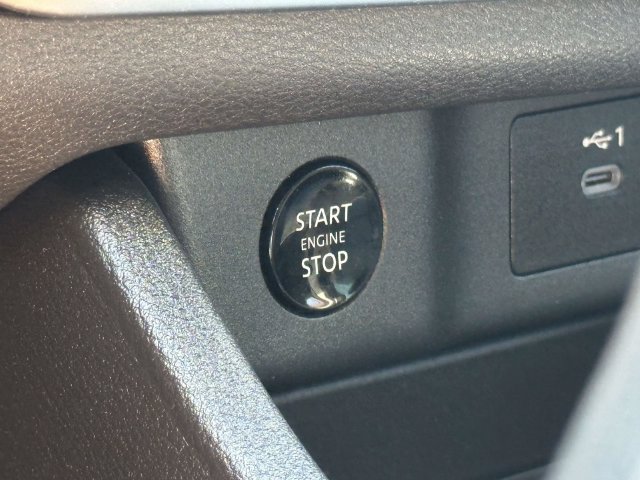 Used 2024 Nissan Rogue SV AWD/4WD image 3
