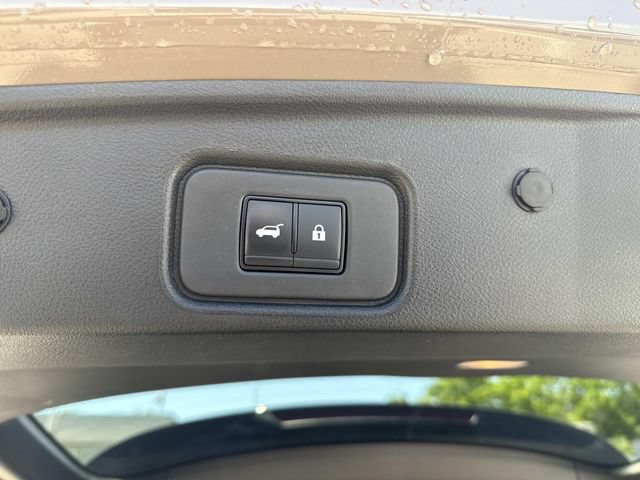 Used 2023 Nissan Pathfinder Platinum AWD/4WD image 7