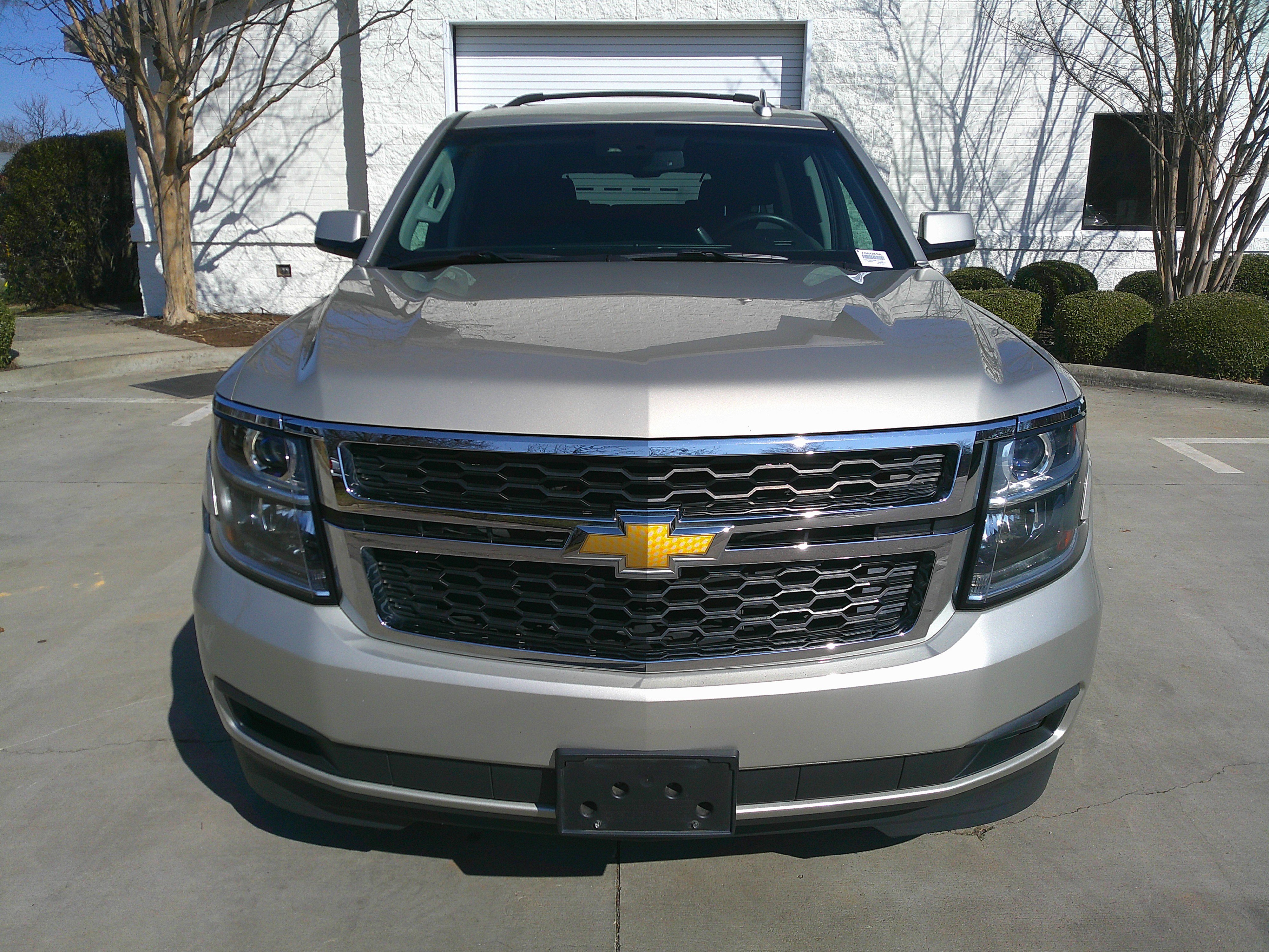 Used 2017 Chevrolet Suburban LT image 3