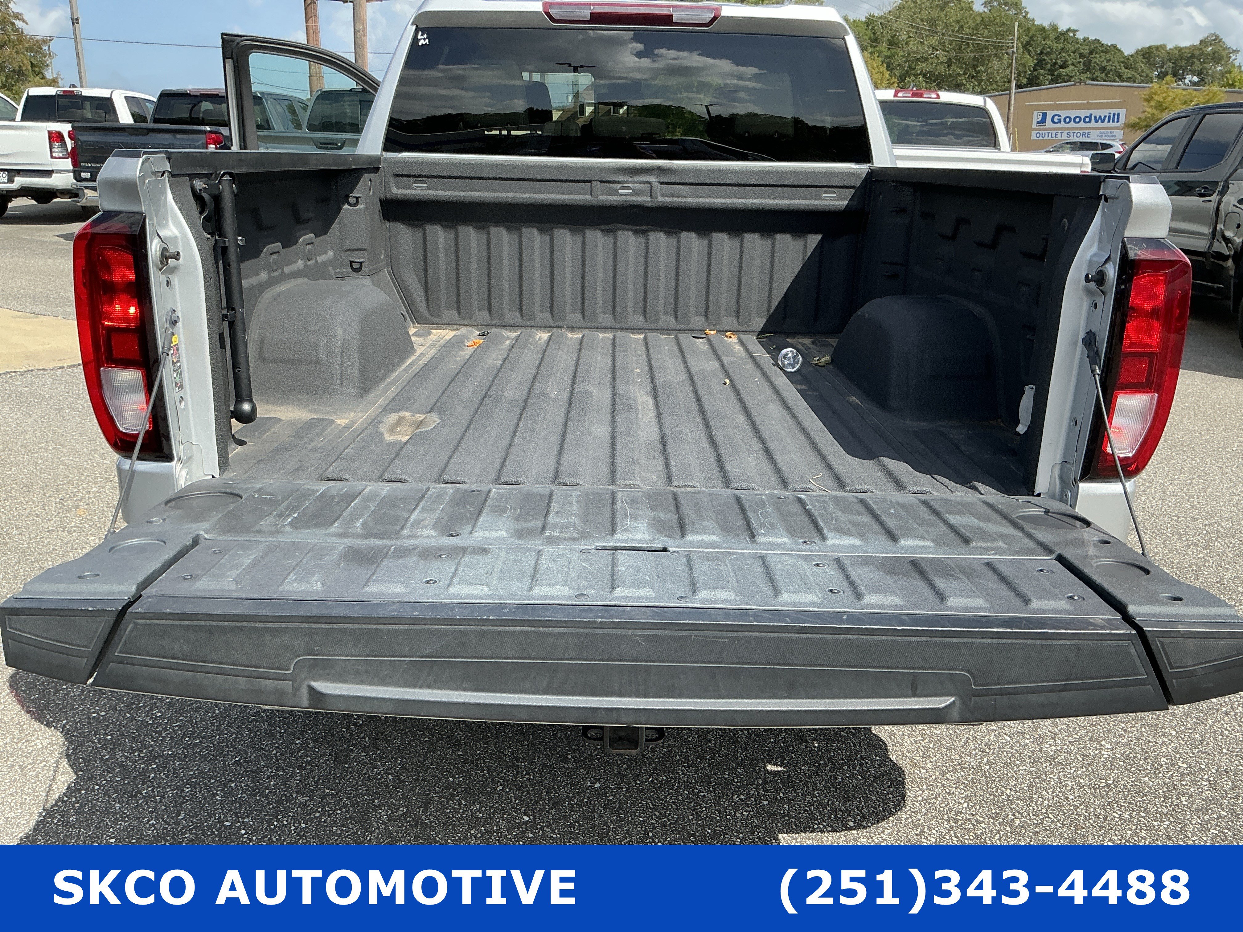 Used 2022 GMC Sierra 1500 SLE w/ X31 Off-Road Package AWD/4WD image 21