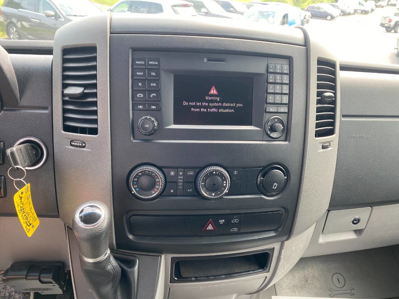 Used 2014 Freightliner Sprinter 2500 image 19
