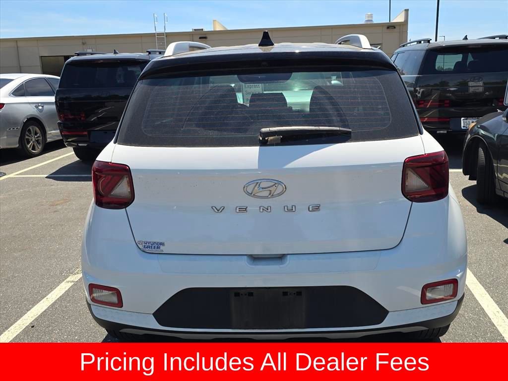 Used 2022 Hyundai Venue Limited FWD image 8