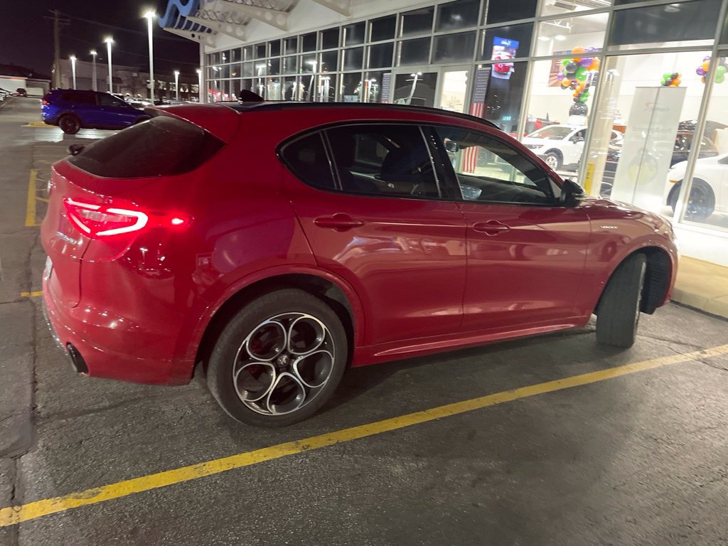 Used 2022 Alfa Romeo Stelvio Veloce AWD/4WD image 1