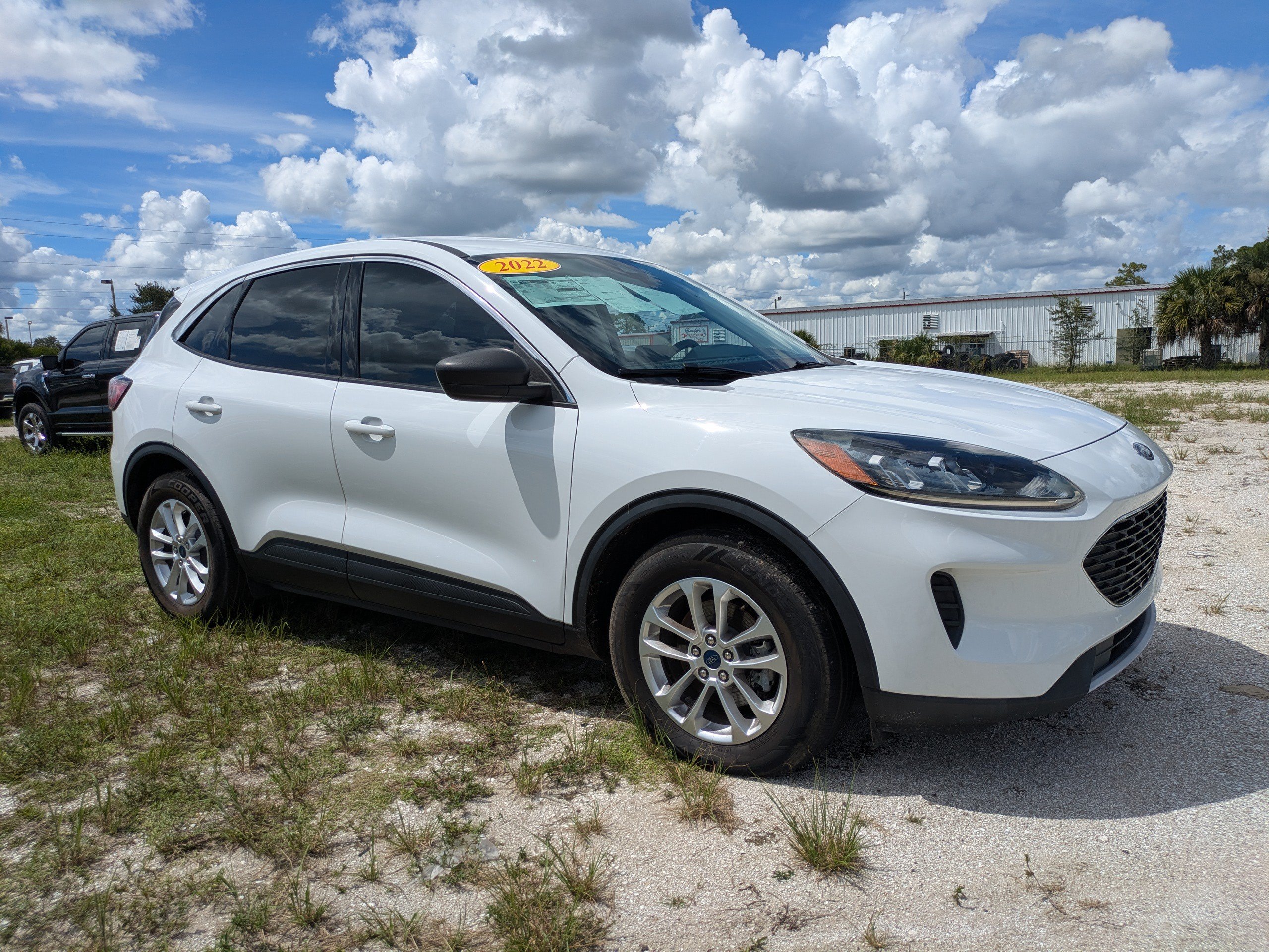 Used 2022 Ford Escape SE FWD image 2